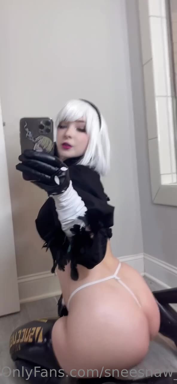 sneesnaw buttplug