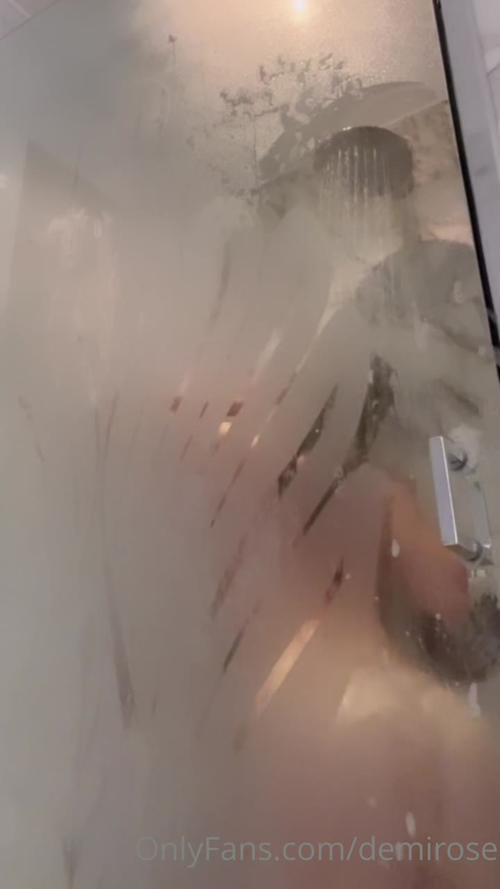 demirose naked