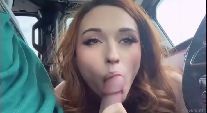 amouranth flash