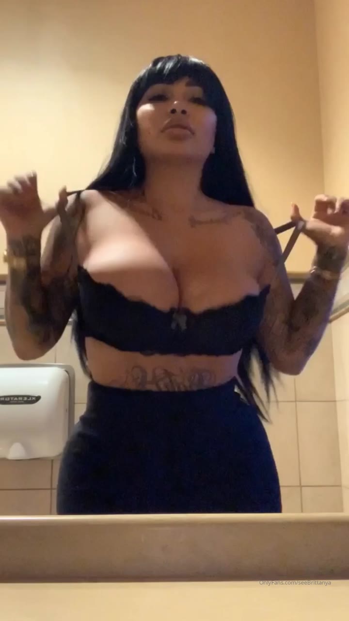 brittanya razavi blowjob
