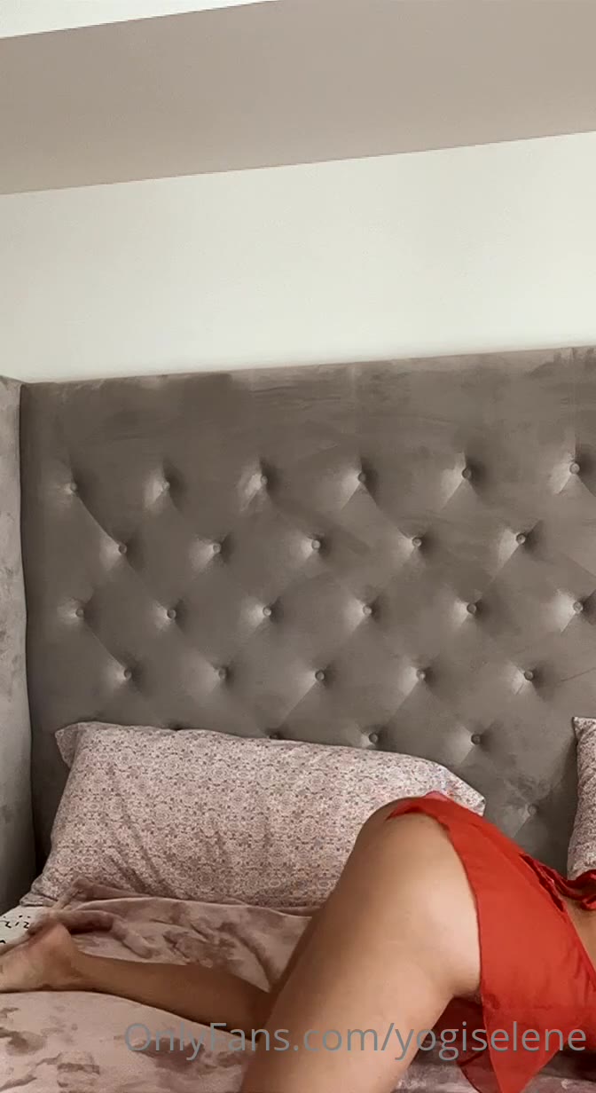 yogiselene nudes