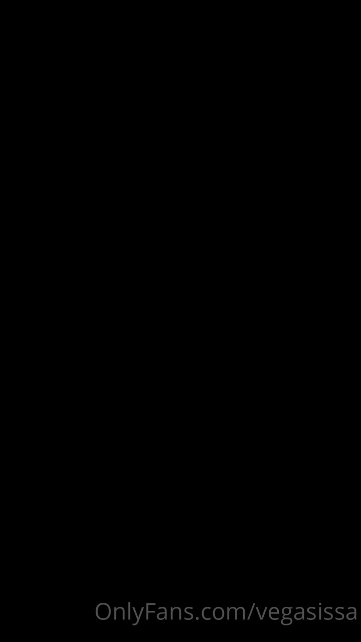 issa vega desnuda