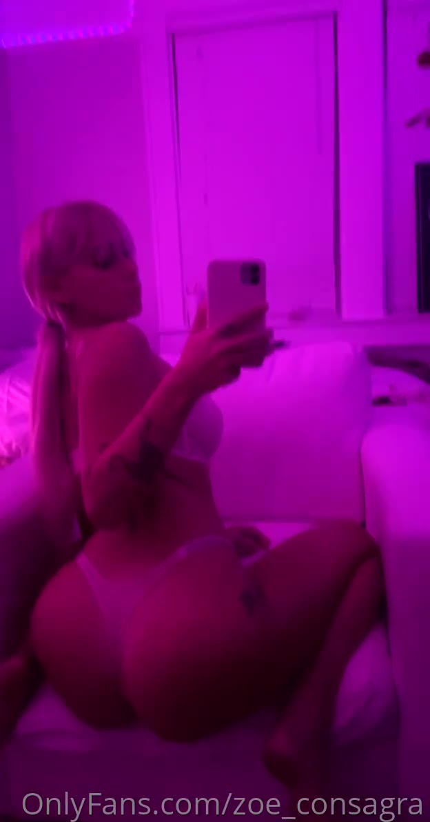 zoe consagra boobs