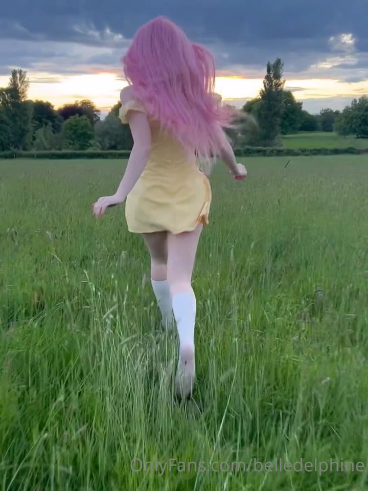 www.onlyfans.con/belledelphine