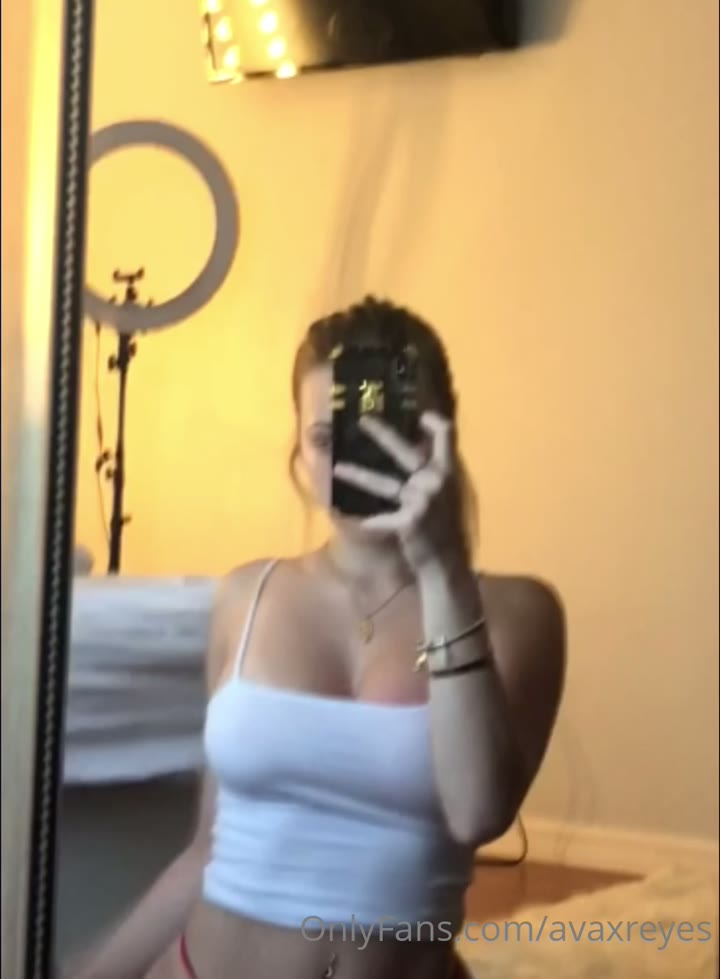 avaxreyes tits