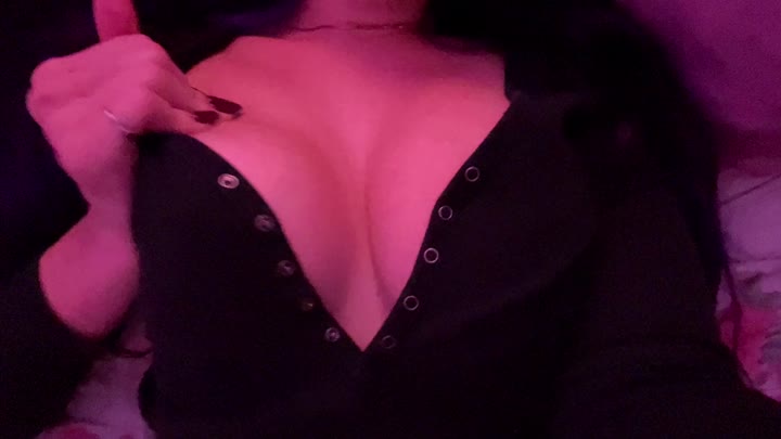 rowsvee boobs