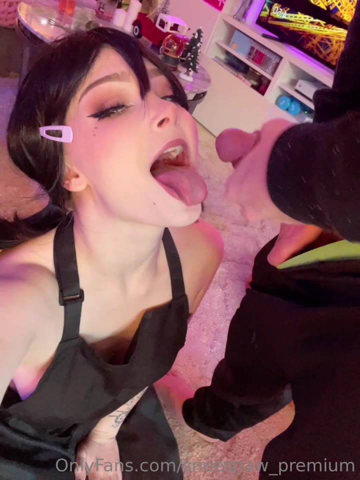 sneesnaw cumshot