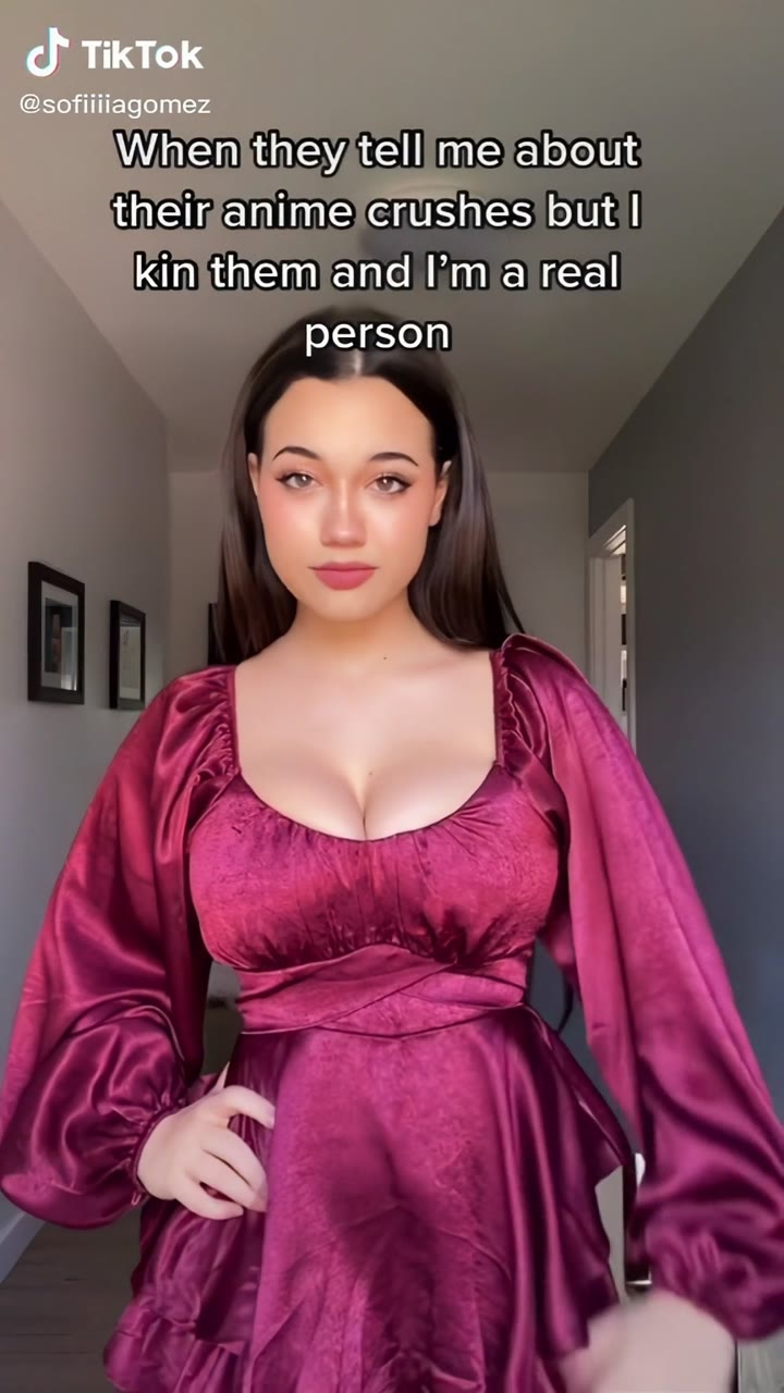 sofiiiiagomez bra size