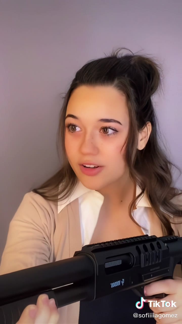 sofia gomez nipple