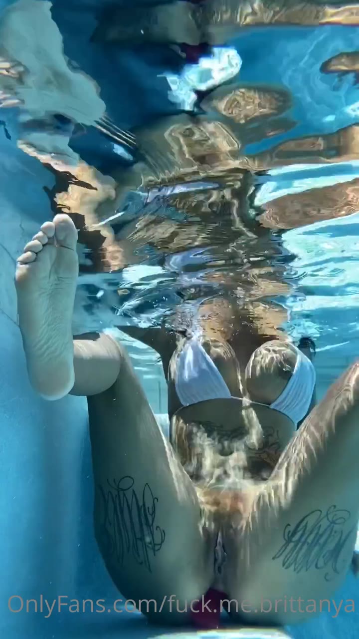 brittanya razavi masturbating