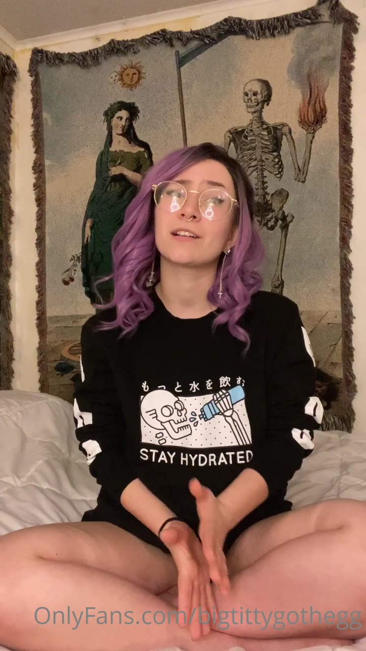 bigtittygothegg bra size