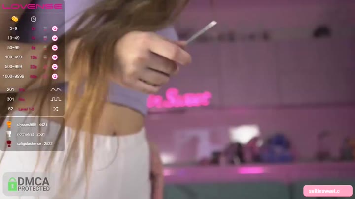 selti masturbating