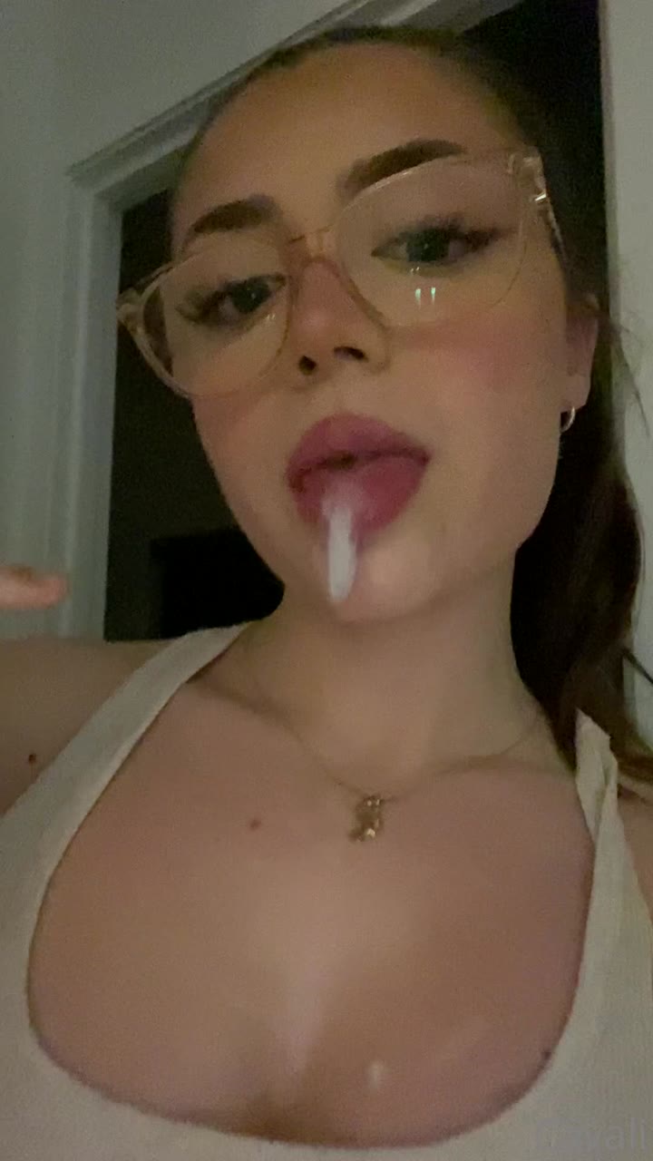 lilith cavaliere kissing girl