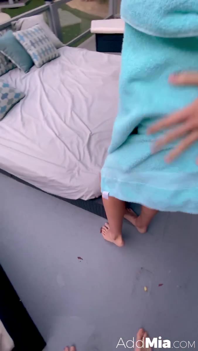 mia melano cold feet