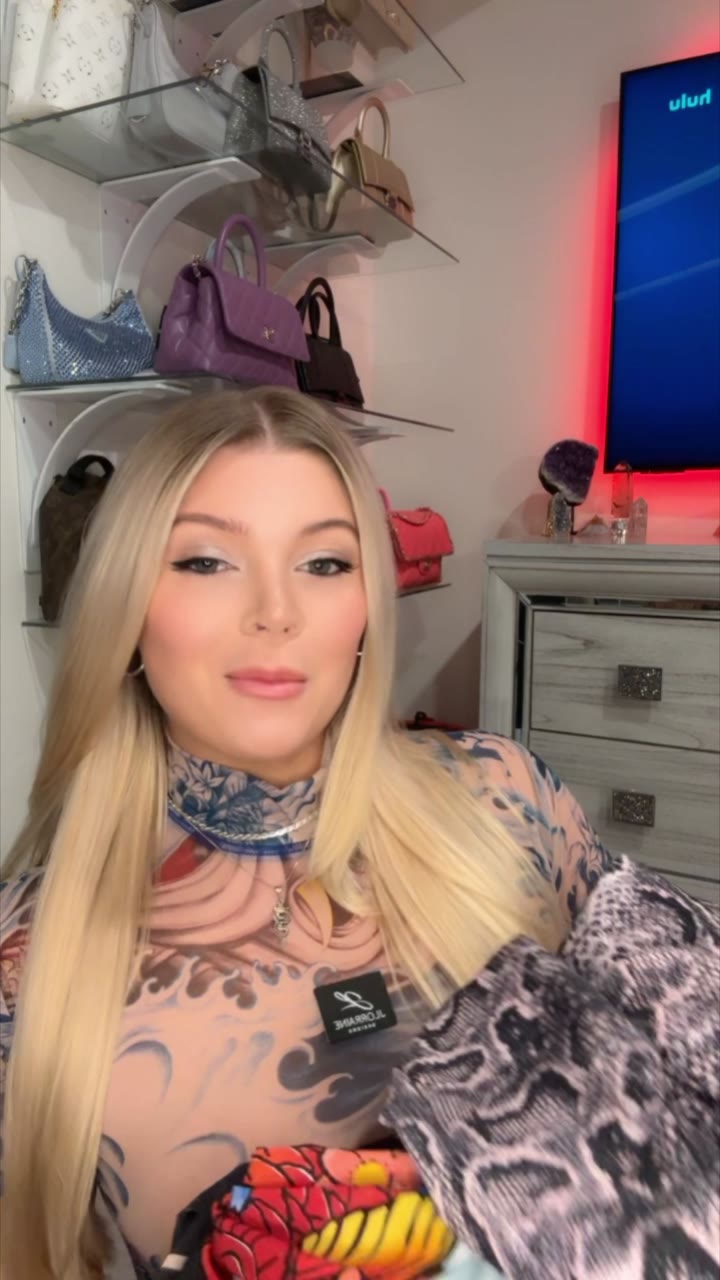 lindsay capuano naked