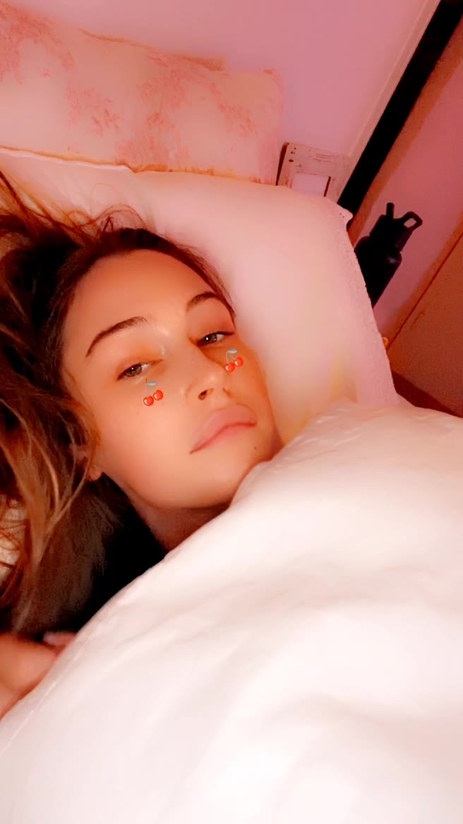 elsie hewitt gif