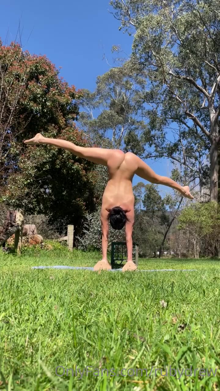 Epic sexy Dark Hair Rubydrew dildo