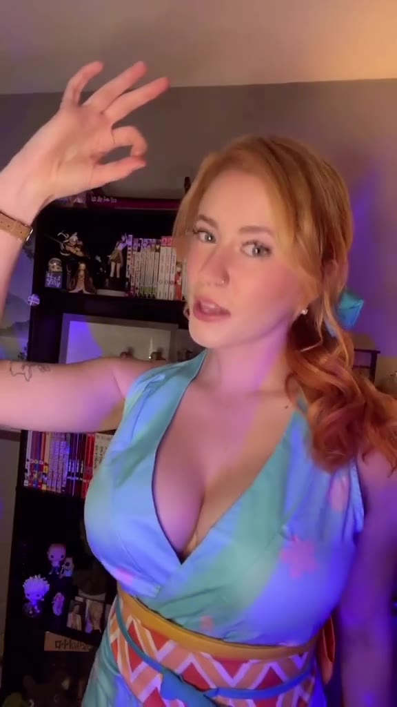 Sensational hotie Petite ThousandHunny only fans Clip