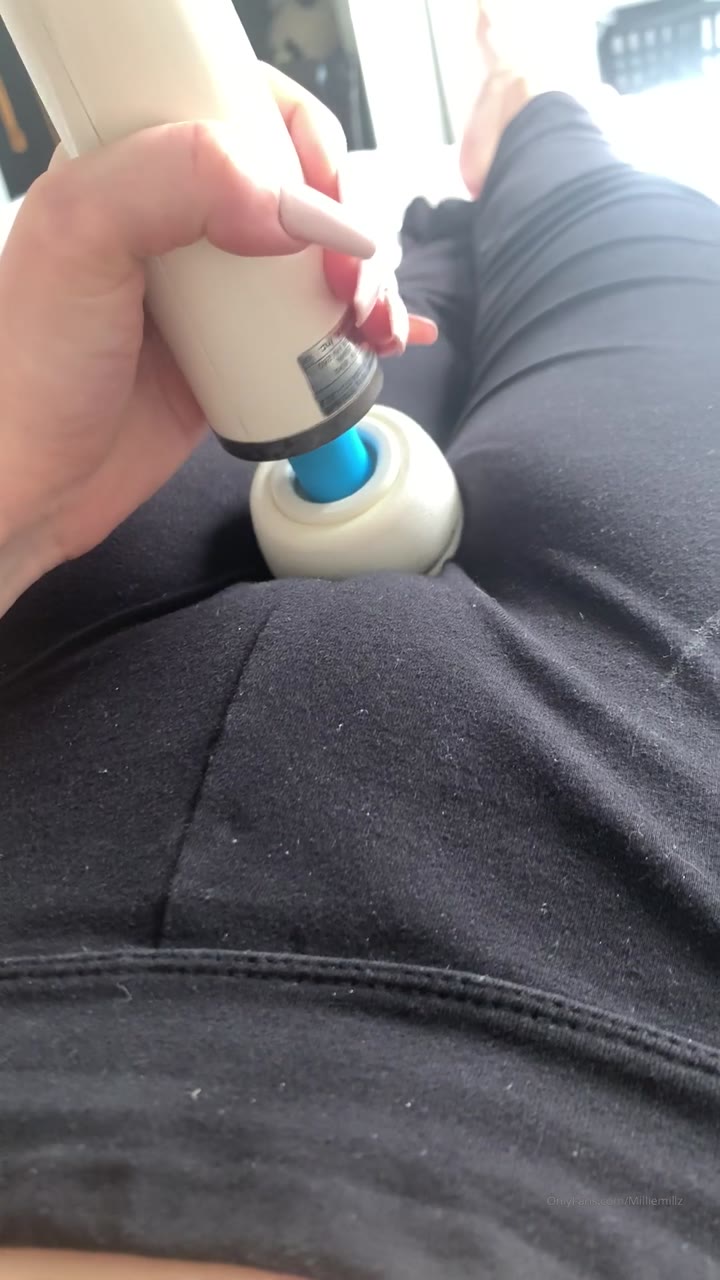 Babe Riding sexy Millie Millz bj