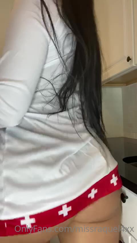 Onlyfans Miss Raquel masturbating
