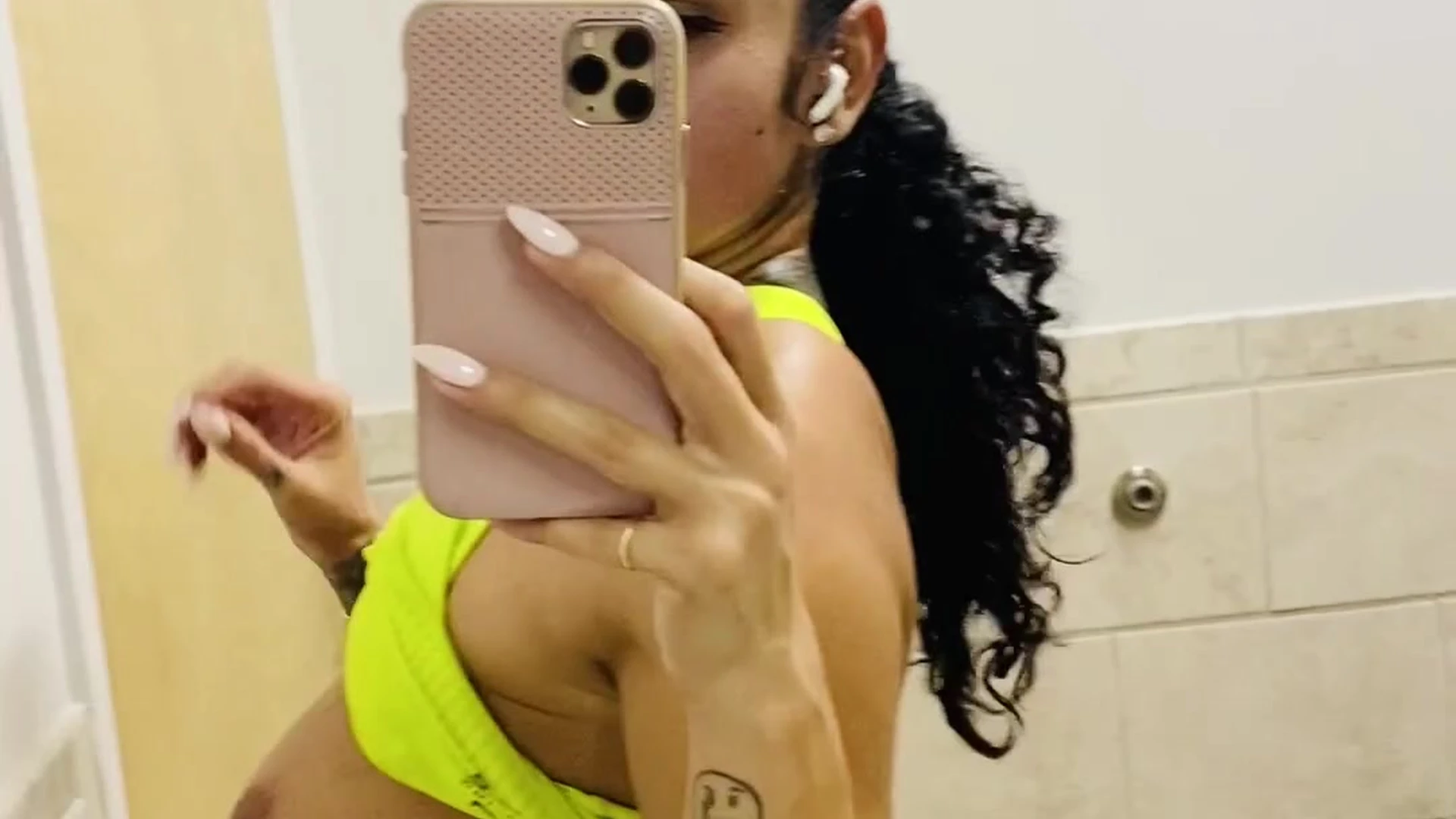 Exposed sexy body Carmen Bella leaks OF