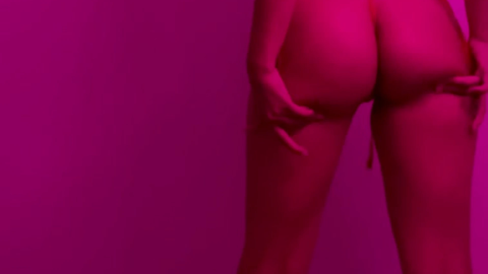 Exposed model Emalie Das Naked
