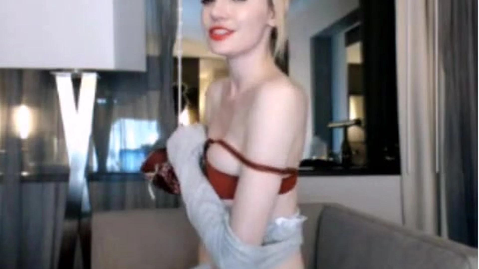 Sensational Petite Alexis Kline Naked