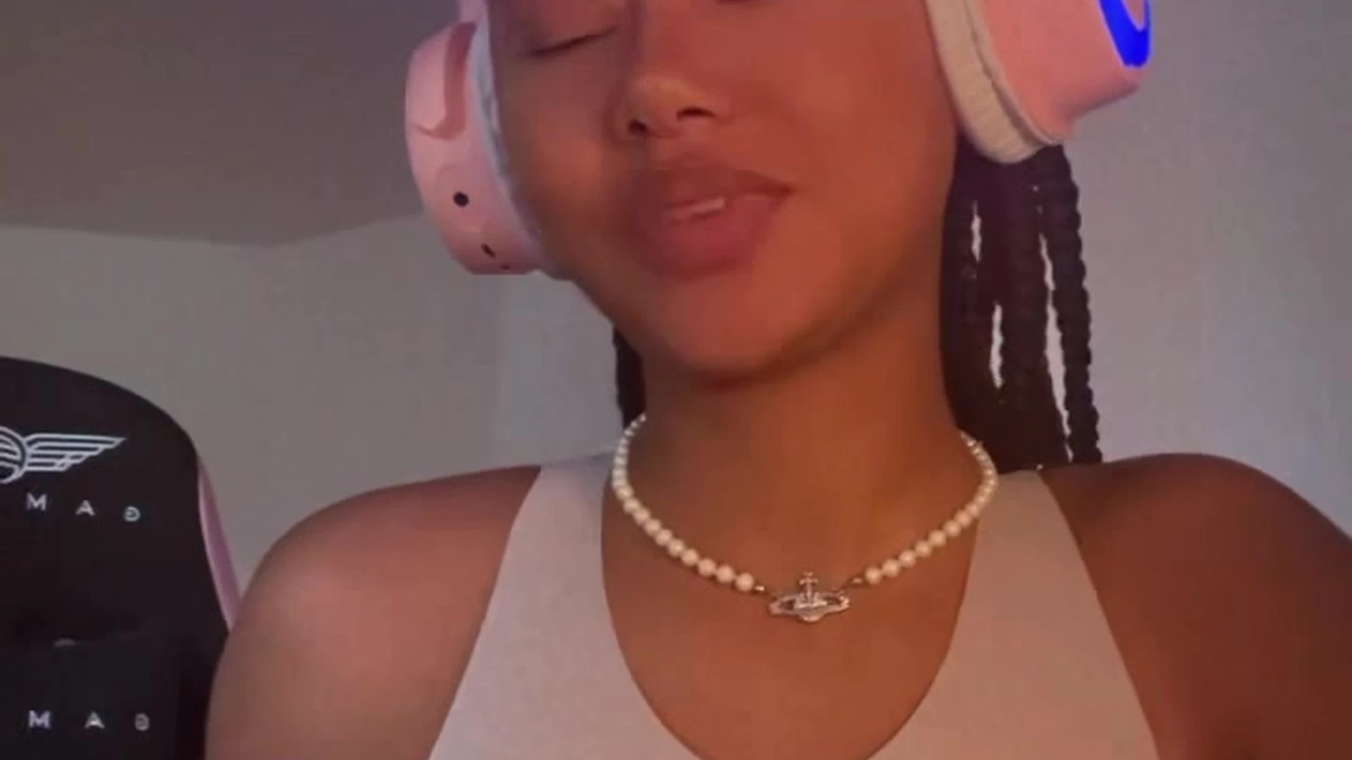Nice Tits Llleasy onlyfans nude Vid