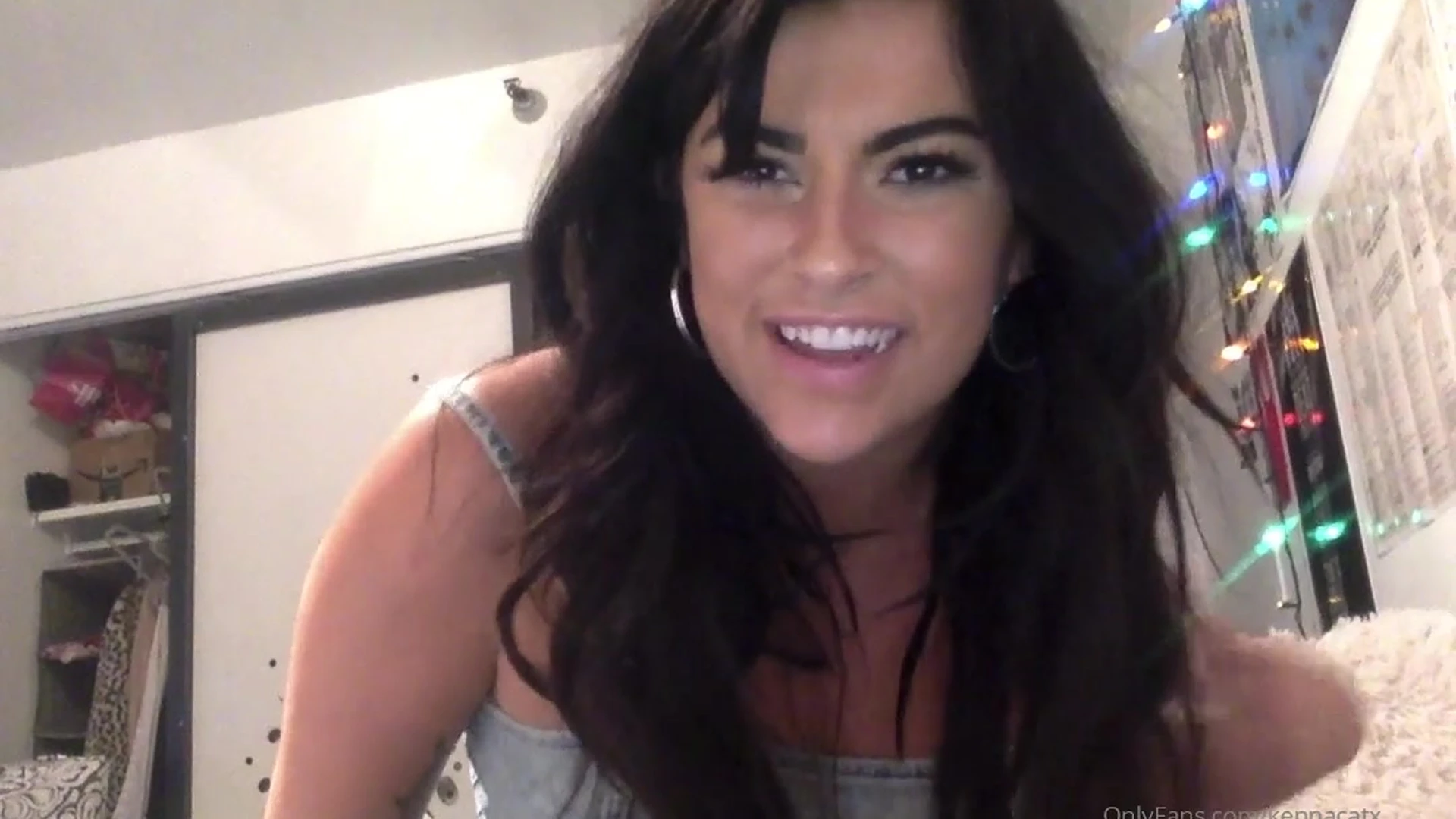 Sensational Milfy Kennacatx solo