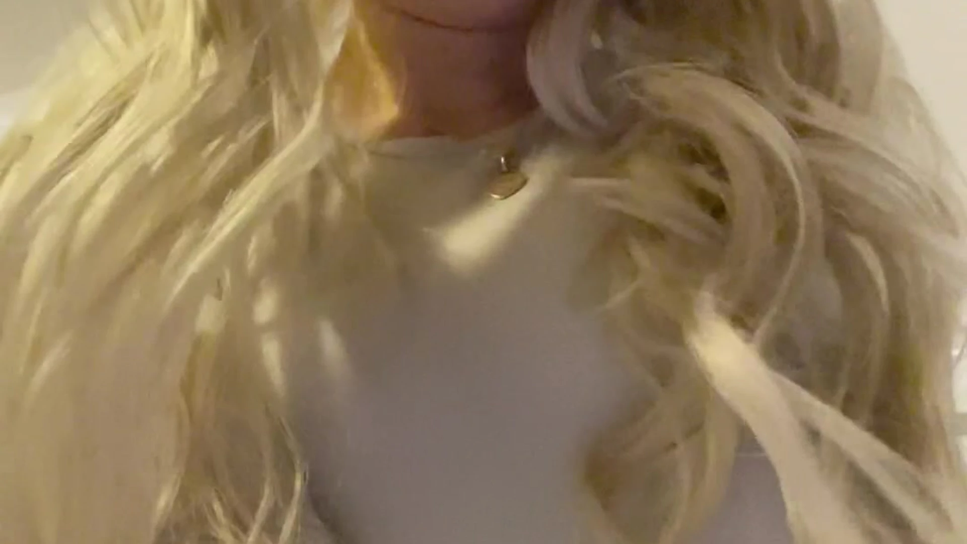 Angelic Brunette Ivanka peach blowjob video full