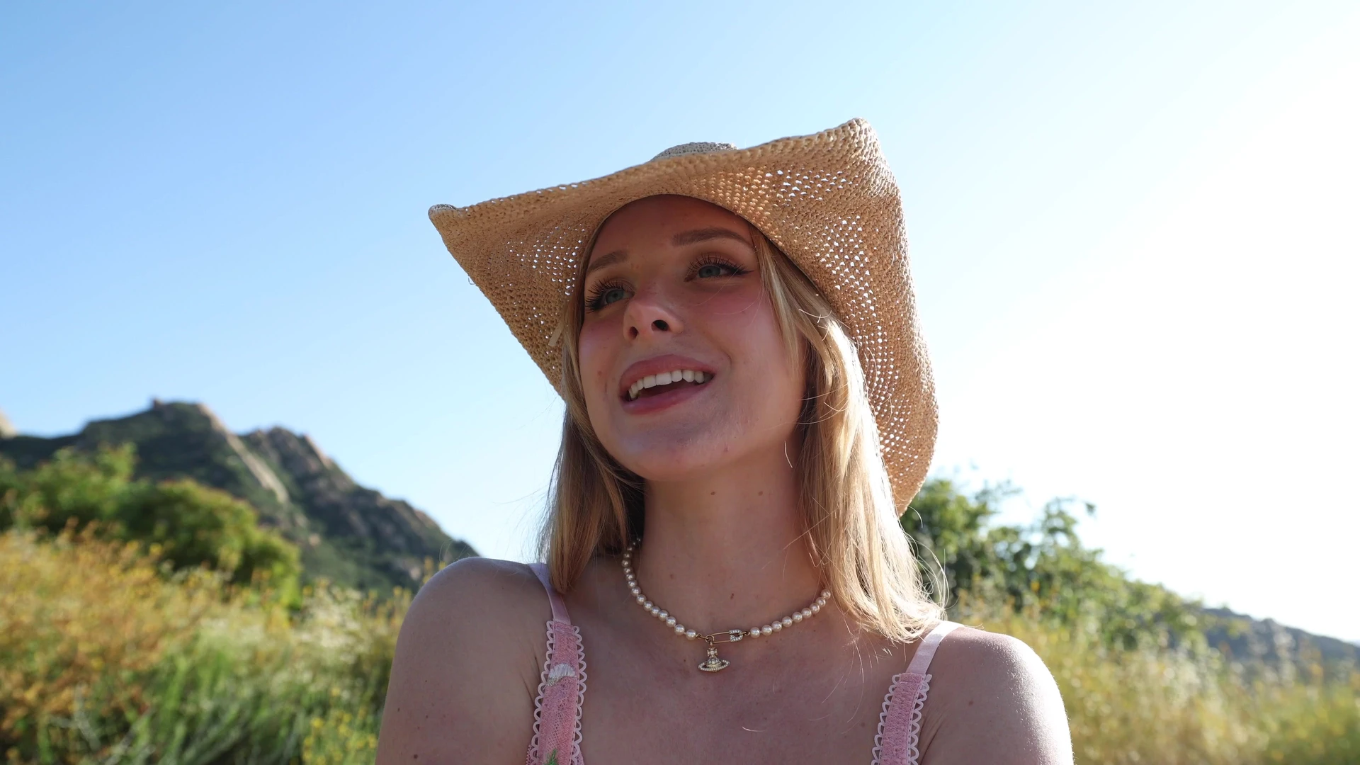 Blonde Caroline Zalog reddit