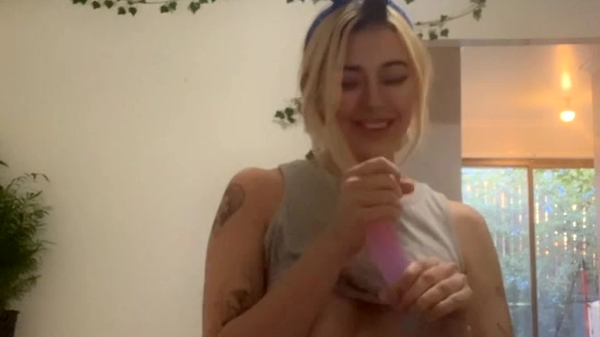 Sensational Babe Bree Louise anal
